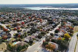 219 Woodlake Dr, Georgetown, TX 78633 - Photo 2