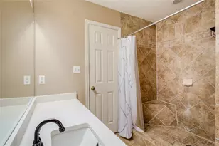 219 Woodlake Dr, Georgetown, TX 78633 - Photo 20