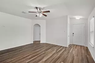 103 Reagor Dr, Taylor, TX 76574 - Photo 4