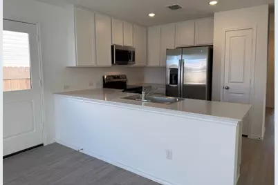 113 Marty Allen, Jarrell, TX 76537 - Photo 2