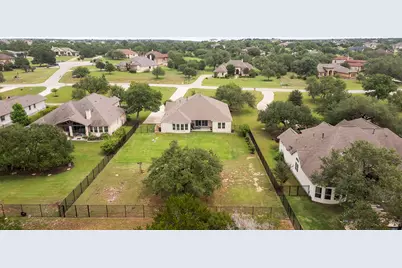 530 Hawthorne Loop, Driftwood, TX 78619 - Photo 2