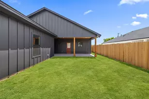 705 Sloan St, Taylor, TX 76574 - Photo 30