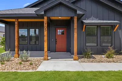 705 Sloan Street, Taylor, TX 76574 - Photo 2