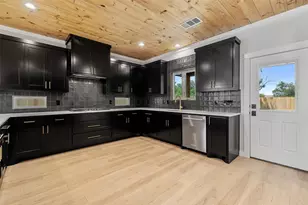 705 Sloan St, Taylor, TX 76574 - Photo 10