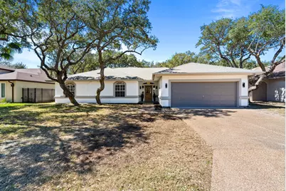 113 Royal Oaks Drive, Rockport, TX 78382 - Photo 1