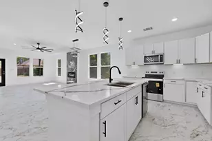 114 W Pauwela Ln, Bastrop, TX 78602 - Photo 8