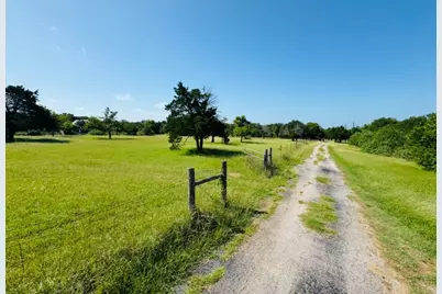 224 Crooked Hollow Drive, Elgin, TX 78621 - Photo 34