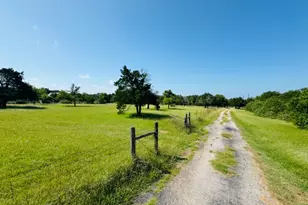 224 Crooked Hollow Dr, Elgin, TX 78621 - Photo 34