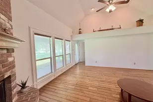 224 Crooked Hollow Dr, Elgin, TX 78621 - Photo 12