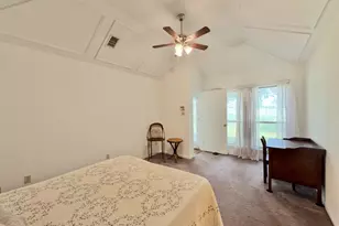 224 Crooked Hollow Dr, Elgin, TX 78621 - Photo 14