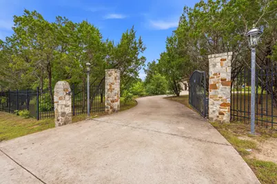 8121 Bluff Trail, Austin, TX 78737 - Photo 38