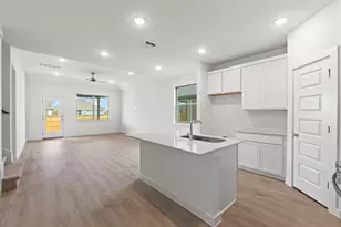 1002 Universal Dr, Hutto, TX 78634 - Photo 4