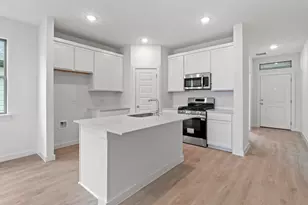 1002 Universal Dr, Hutto, TX 78634 - Photo 10