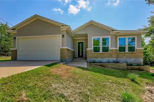 137 Lakeside Dr, Bastrop, TX 78602 - Photo 2