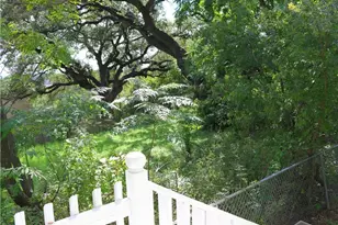 1166 Ridgeway Dr, Austin, TX 78702 - Photo 18