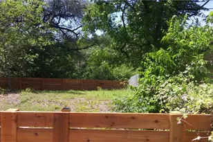 1166 Ridgeway Dr, Austin, TX 78702 - Photo 20