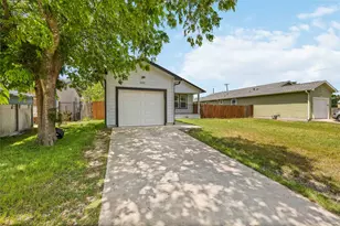 400 Booth St, Taylor, TX 76574 - Photo 2