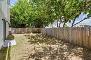 8411 Bowling Green Dr, Austin, TX 78757 - Photo 32