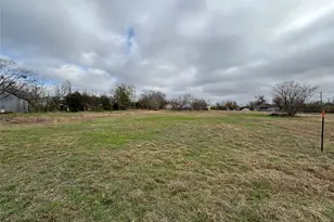 1302 Frink St, Taylor, TX 76574 - Photo 1