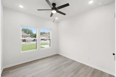 330 Cactus Street, Giddings, TX 78942 - Photo 22