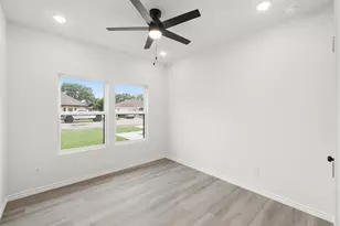 330 Cactus St, Giddings, TX 78942 - Photo 22