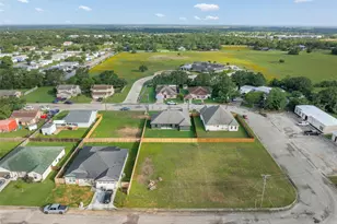 330 Cactus St, Giddings, TX 78942 - Photo 28