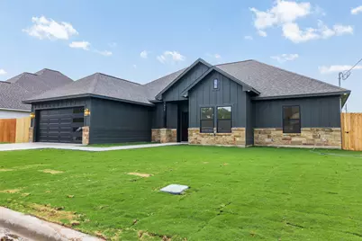330 Cactus Street, Giddings, TX 78942 - Photo 2