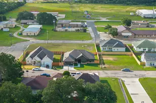 330 Cactus St, Giddings, TX 78942 - Photo 32