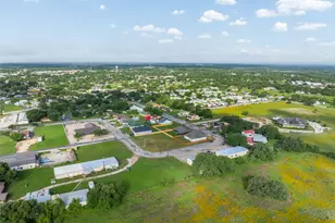 330 Cactus St, Giddings, TX 78942 - Photo 30
