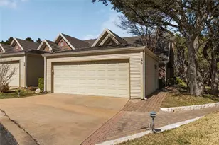 28 Tournament Way, The Hills, TX 78738 - Photo 2