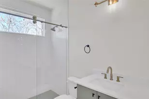 6802 Montana St, Austin, TX 78741 - Photo 16