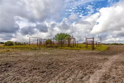 1250 Ladewig Lane, Schulenburg, TX 78956 - Photo 10