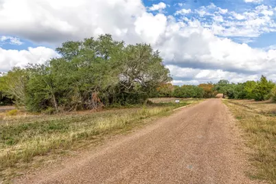 1250 Ladewig Lane, Schulenburg, TX 78956 - Photo 4