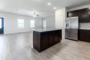 303 Ravens Crst Dr, Hutto, TX 78634 - Photo 4