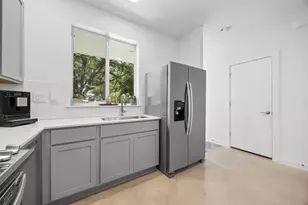 814 N Bluff Dr, Austin, TX 78745 - Photo 10