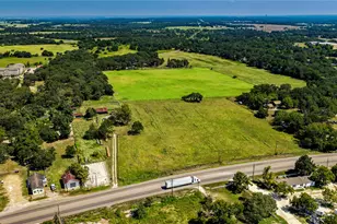 1331 E Cameron Ave, Rockdale, TX 76567 - Photo 1