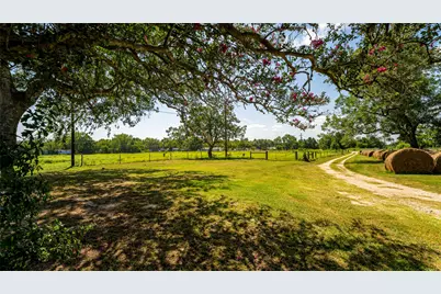 1331 E Cameron Avenue, Rockdale, TX 76567 - Photo 6