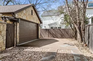 2002 Kinney Ave, Austin, TX 78704 - Photo 32