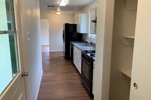 516 San Saba St, Lockhart, TX 78644 - Photo 8