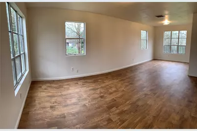 516 San Saba Street, Lockhart, TX 78644 - Photo 4