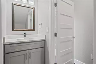 706 Short Kemp St, Austin, TX 78741 - Photo 14