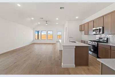 104 Malibu, Hutto, TX 78634 - Photo 2