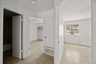 8711 Pineridge Dr, Austin, TX 78729 - Photo 14