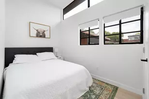 400 E 30th St, Austin, TX 78705 - Photo 16