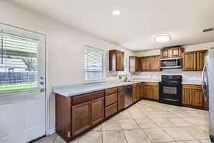 304 Wegstrom St, Hutto, TX 78634 - Photo 4