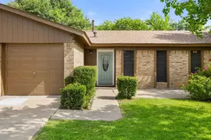 704 Brookwood Cir, Taylor, TX 76574 - Photo 1