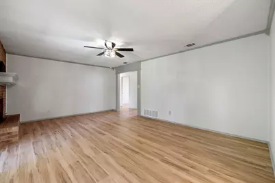 704 Brookwood Circle, Taylor, TX 76574 - Photo 8