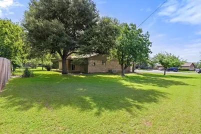 704 Brookwood Circle, Taylor, TX 76574 - Photo 34