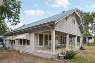 611 N Main St, Elgin, TX 78621 - Photo 8