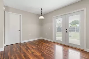 5220 Hutchinson Dr, Austin, TX 78723 - Photo 14